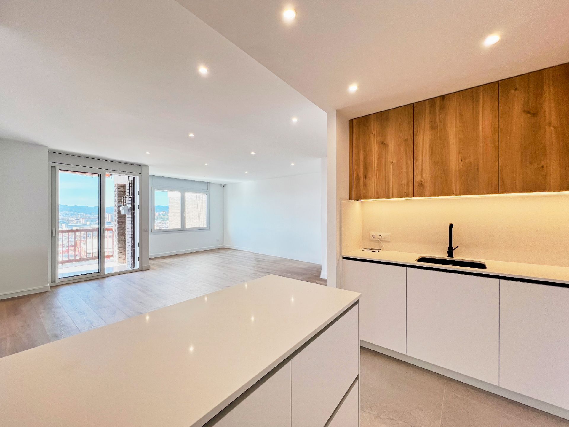 Kitchen of Attic for sale in L'Hospitalet de Llobregat  with Air Conditioner, Heating and Parquet flooring