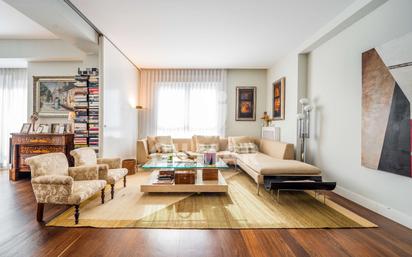 Living room of Flat for sale in  Madrid Capital  with Air Conditioner and Heating