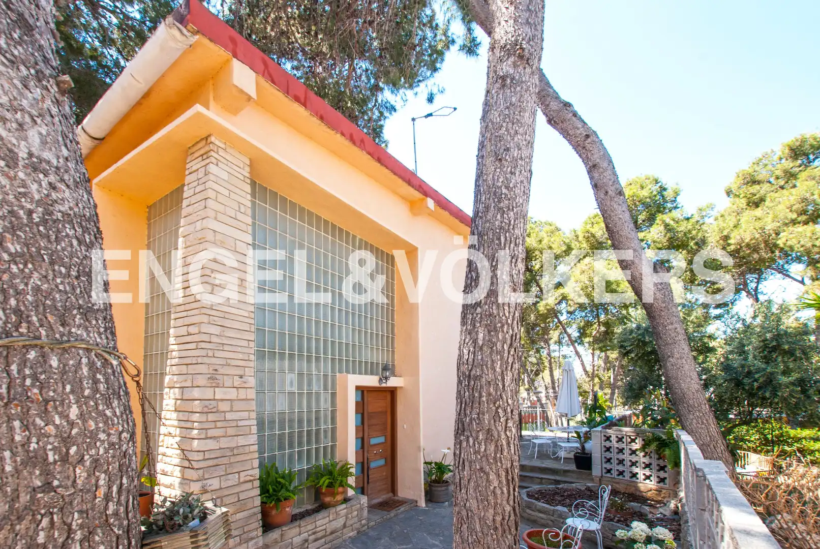 Vista exterior de Casa o xalet en venda en Salou amb Aire condicionat, Jardí privat i Parquet
