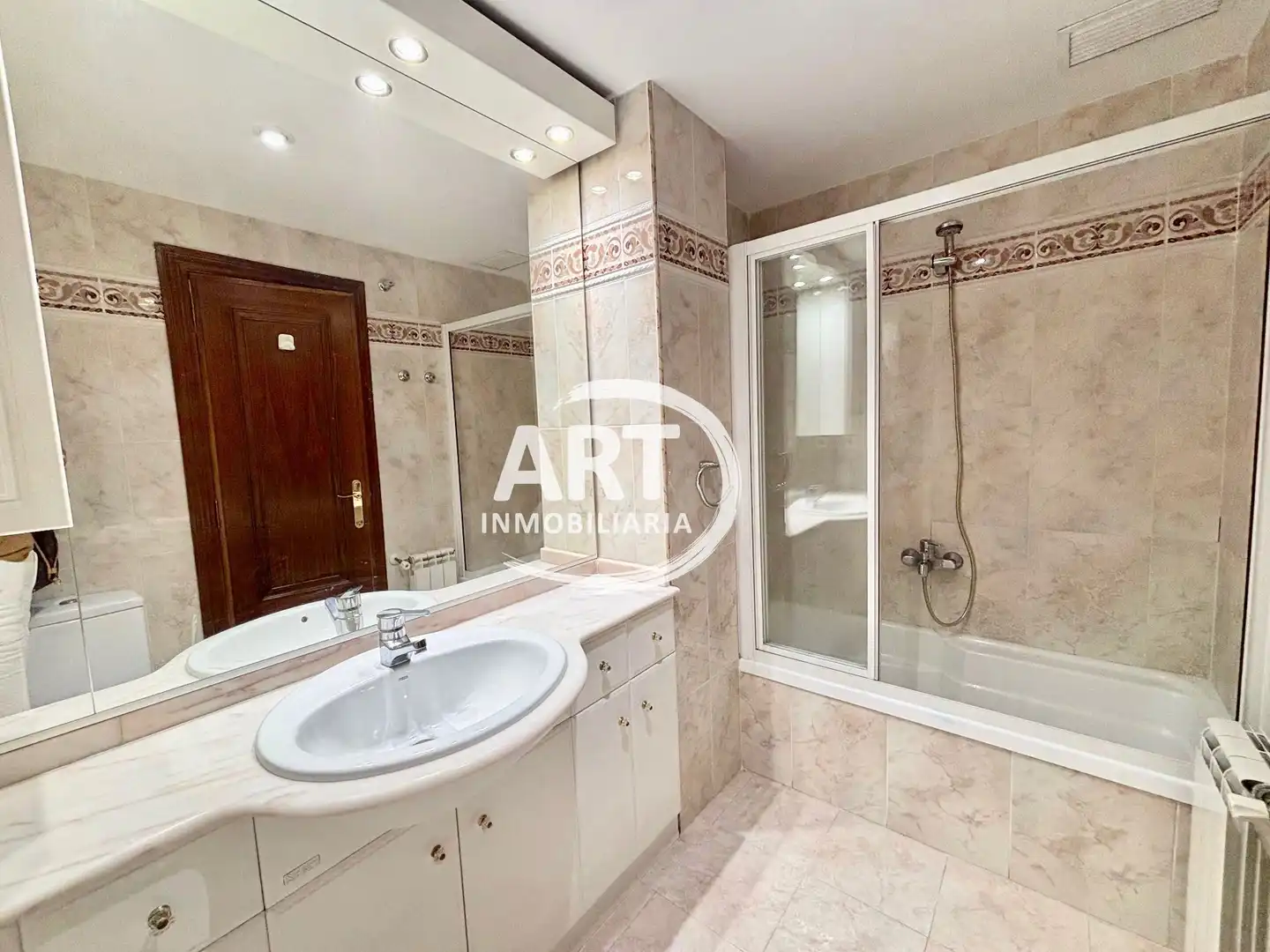 Baño de Piso en venta en Valencia con Aire acondicionado, Calefacción y Terraza