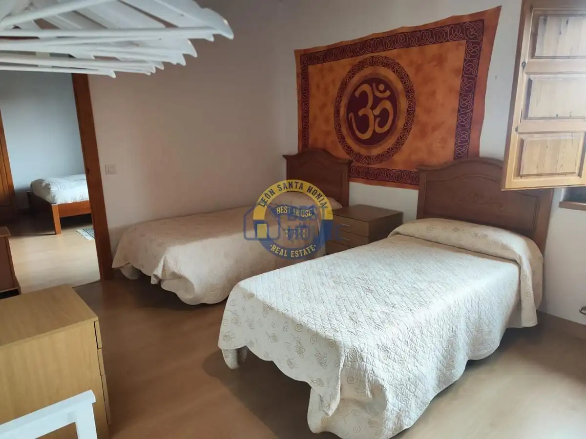 Habitación de Casa o chalet en venta en Villaquilambre con Calefacción, Jardín privado y Parquet
