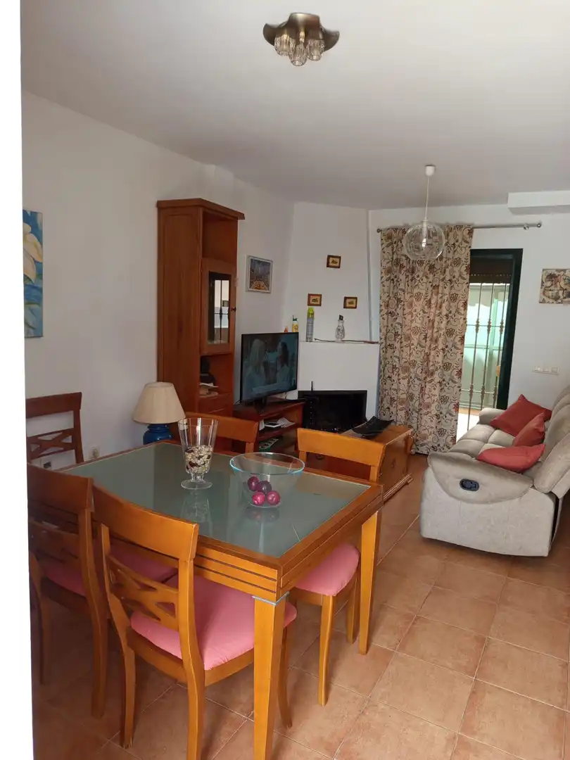 Sala d'estar de Casa adosada de lloguer en Algeciras amb Moblat