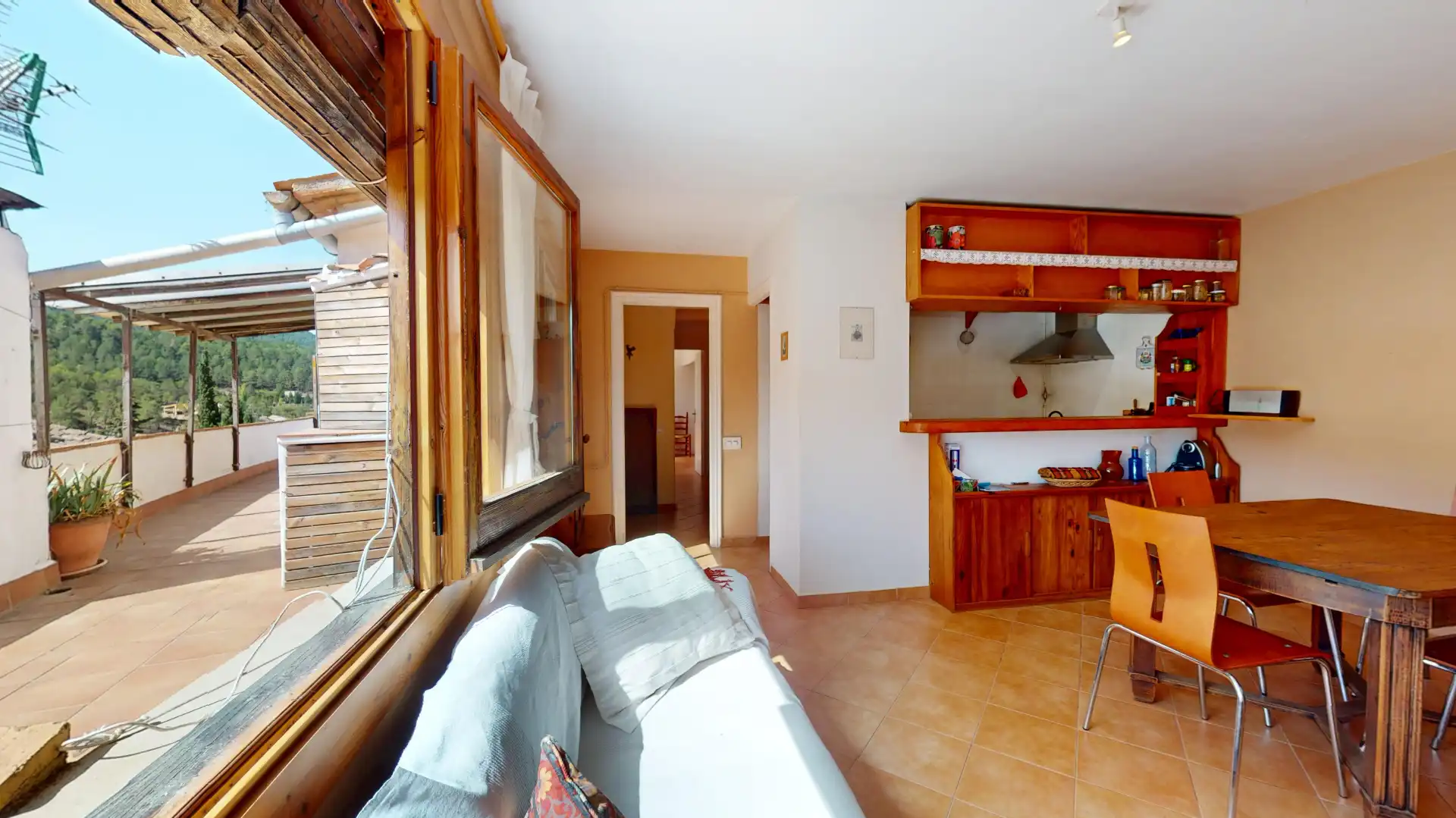 Sala d'estar de Àtic en venda en La Febró amb Calefacció, Terrassa i Forn