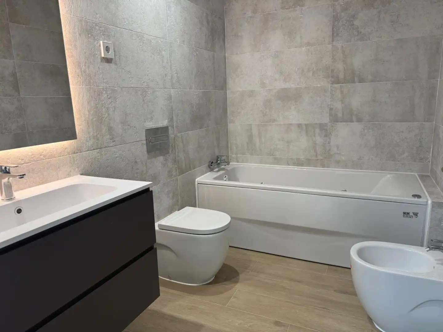 Baño de Casa adosada en venta en Boadilla del Monte con Aire acondicionado, Calefacción y Jardín privado