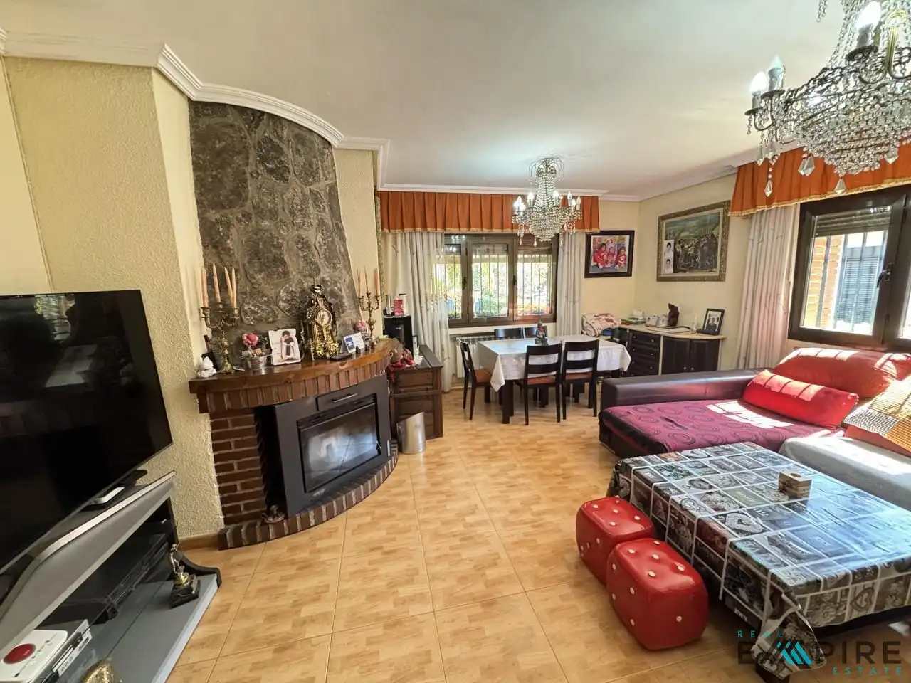 Sala d'estar de Casa o xalet en venda en Serranillos del Valle amb Aire condicionat, Calefacció i Jardí privat