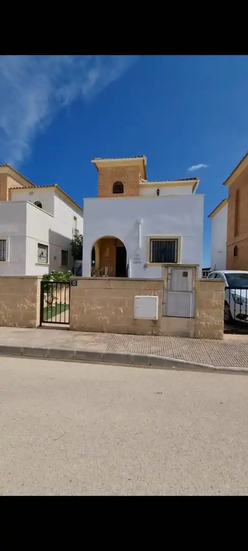 Außenansicht von Haus oder Chalet zur Miete in Guardamar del Segura mit Heizung, Terrasse und Abstellraum