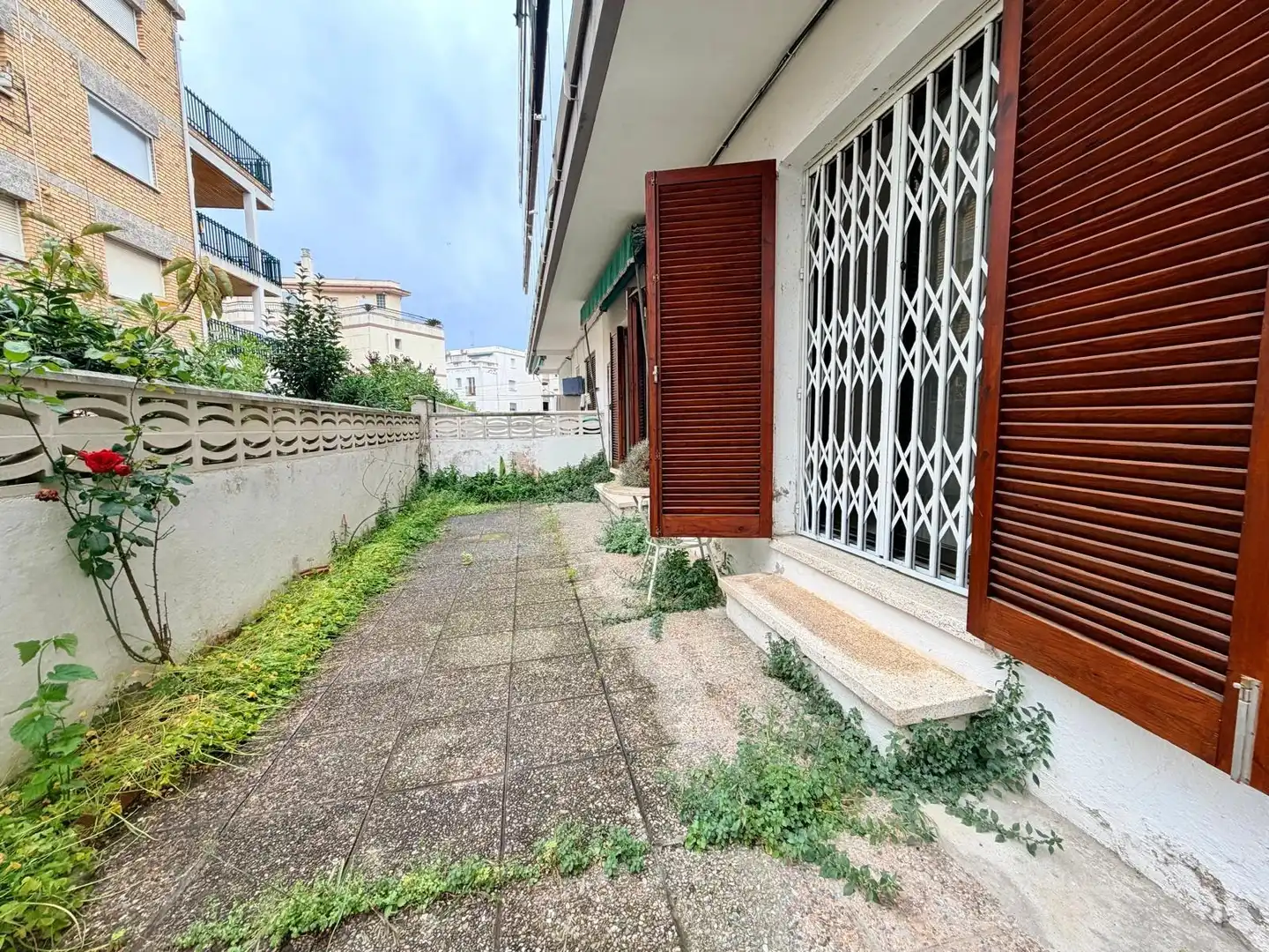 Vista exterior de Planta baixa en venda en Cunit amb Jardí privat, Terrassa i Traster