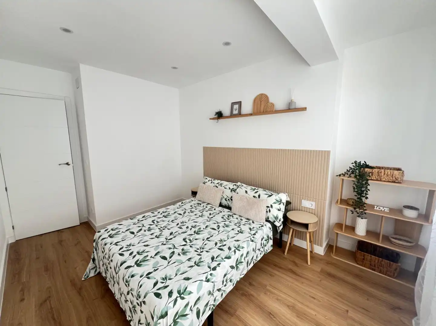 Bedroom of Flat for sale in  Logroño  with Heating, Furnished and Balcony