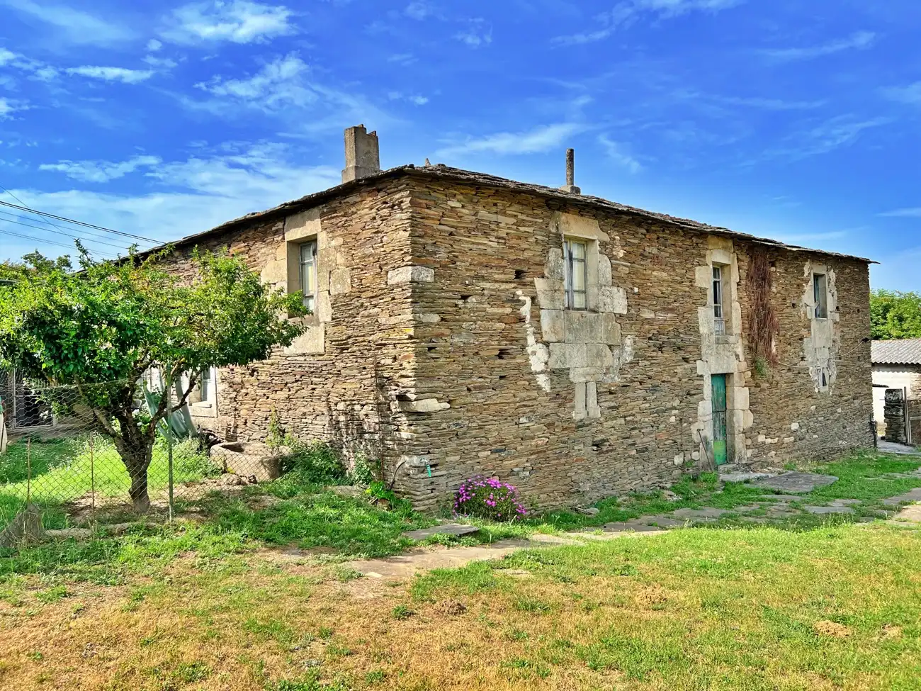 Exterior view of Houses for sale in Lugo  with Private garden