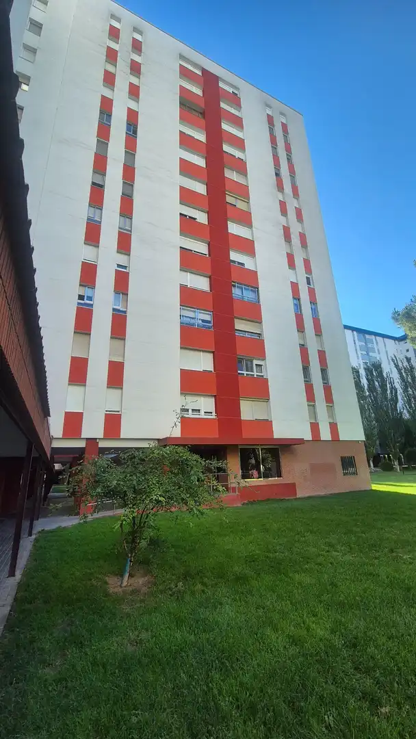 Vista exterior de Piso en venta en Laguna de Duero con Calefacción y Amueblado
