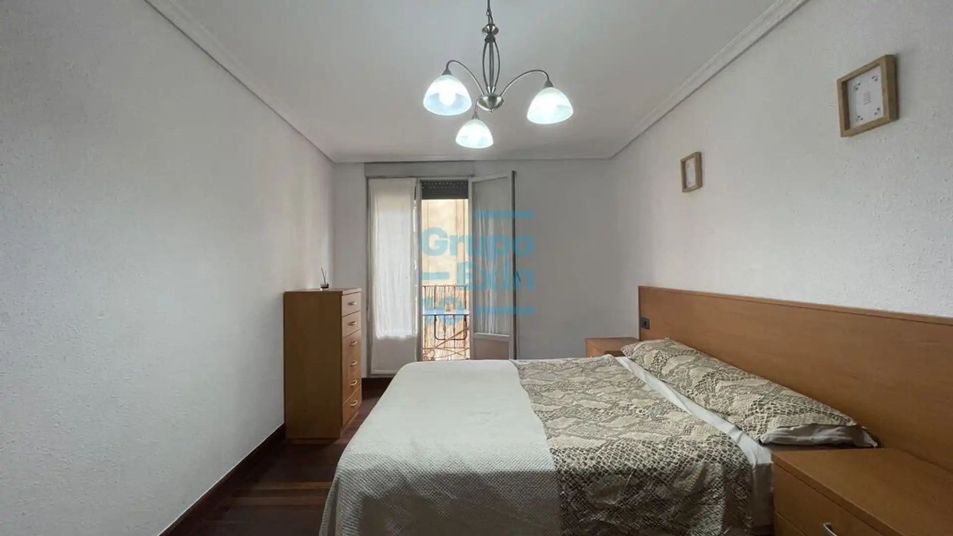 Habitación de Piso en venta en Donostia - San Sebastián  con Calefacción y Balcón