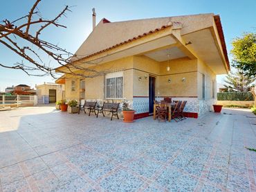 Haus mit Pool zum Verkauf in Calle Mar de Japón