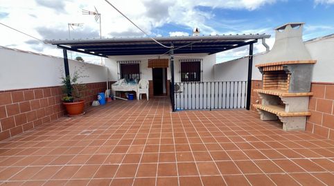 EN EXCLUSIVA AMPLIA CASA CON PATIO TERRAZA Y COCHERA