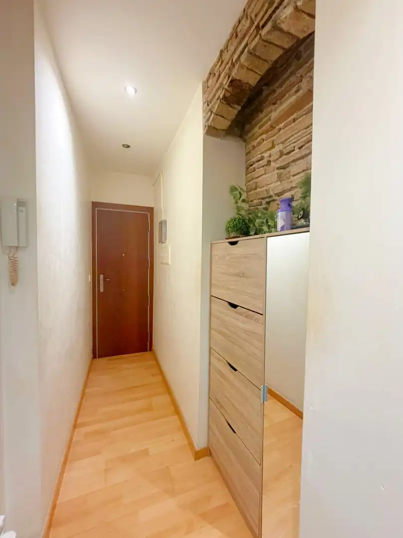 Wohnung zum Verkauf in Barcelona mit Klimaanlage, Parkett und Ofen