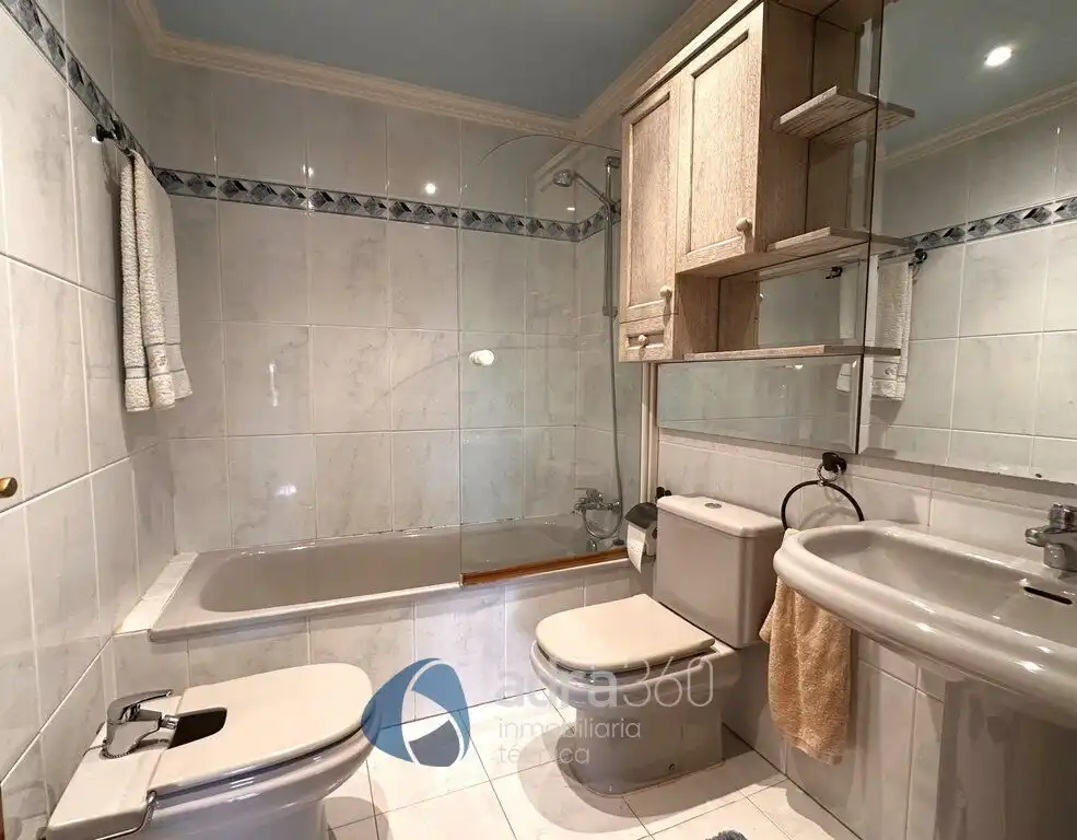 Baño de Casa o chalet en venta en  Logroño con Aire acondicionado, Calefacción y Jardín privado