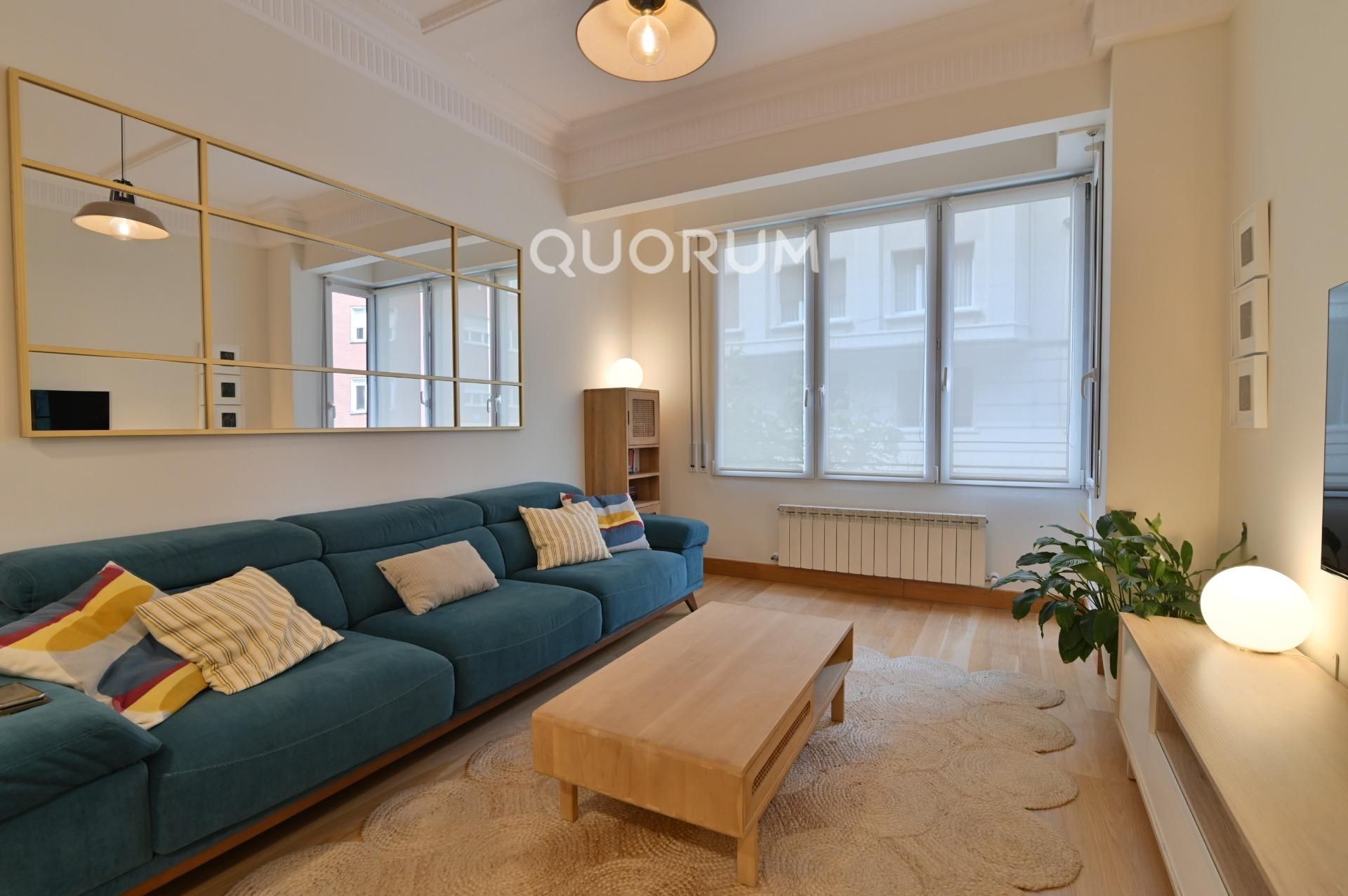 Living room of Flat for sale in Bilbao   with Heating, Terrace and Balcony