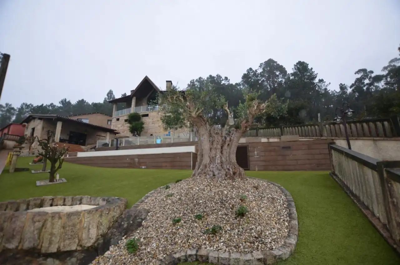 Vista exterior de Casa o chalet en venta en Tui con Calefacción, Jardín privado y Terraza
