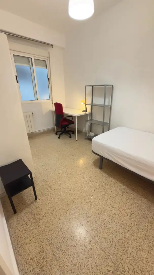 Habitación de Piso de alquiler en Granada con Aire acondicionado, Amueblado y Lavadora