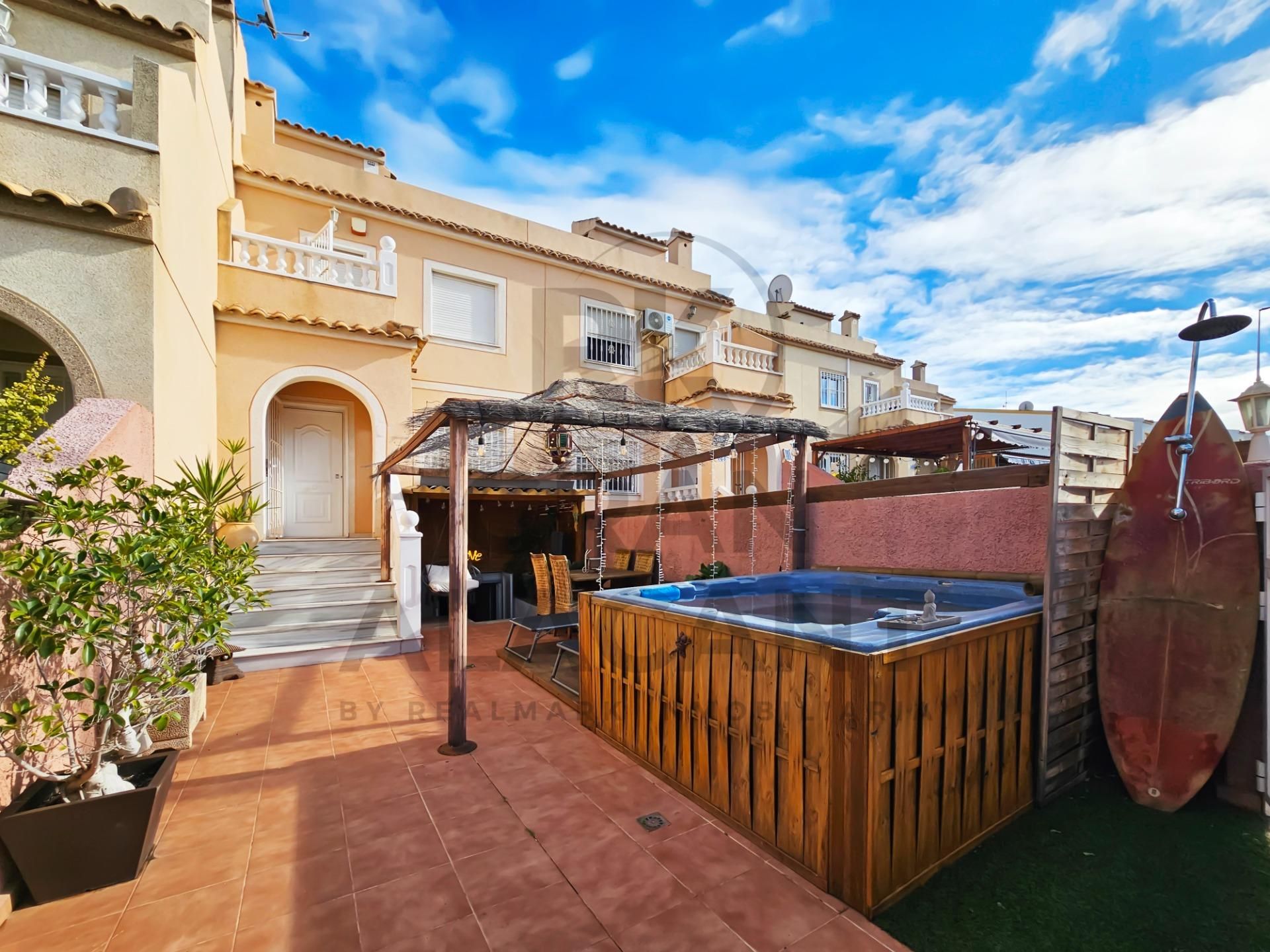 Vista exterior de Casa o chalet en venta en Santa Pola con Aire acondicionado, Jardín privado y Terraza