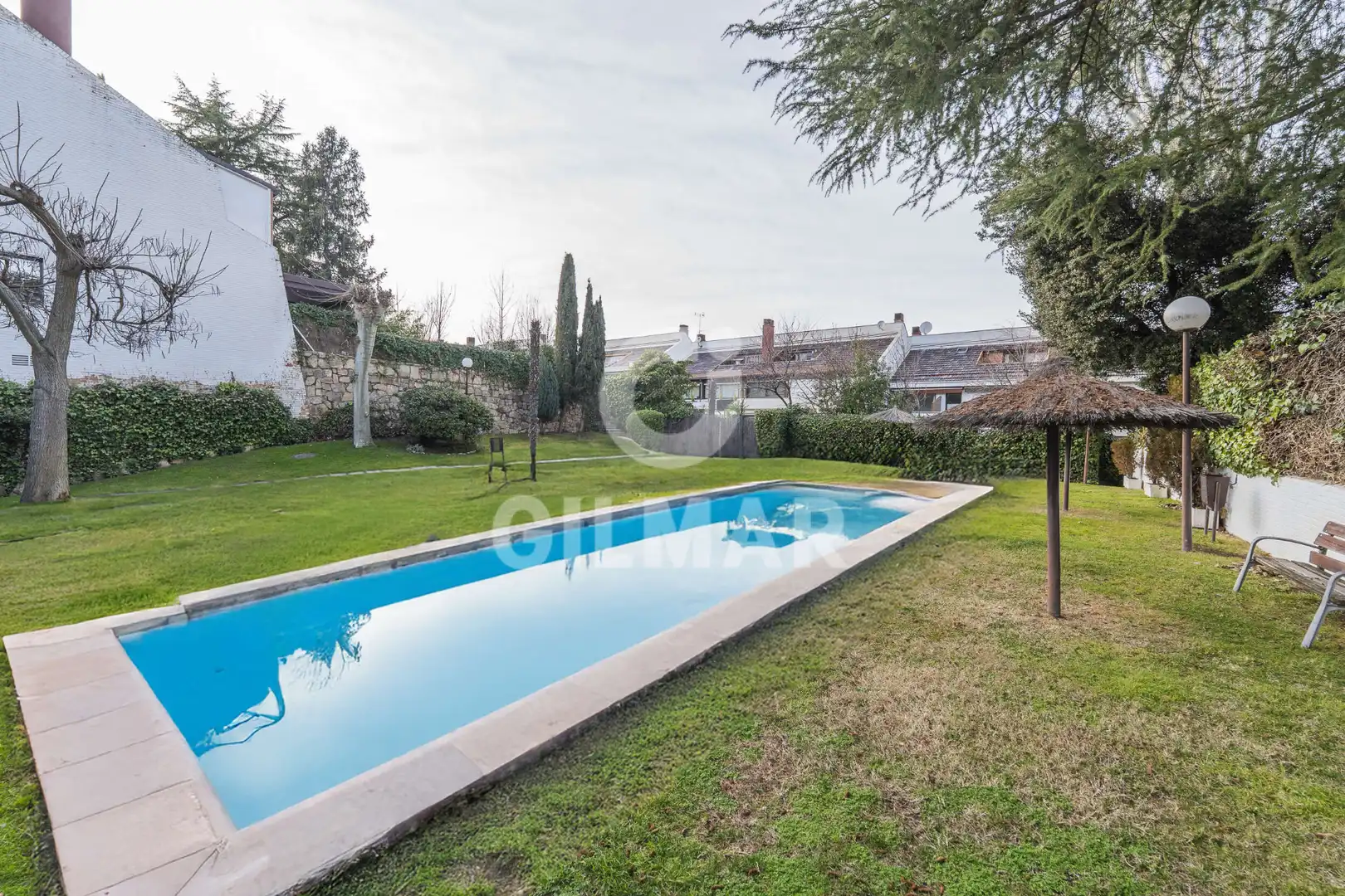 Garten von Einfamilien-Reihenhaus zum Verkauf in La Moraleja mit Klimaanlage, Heizung und Privatgarten