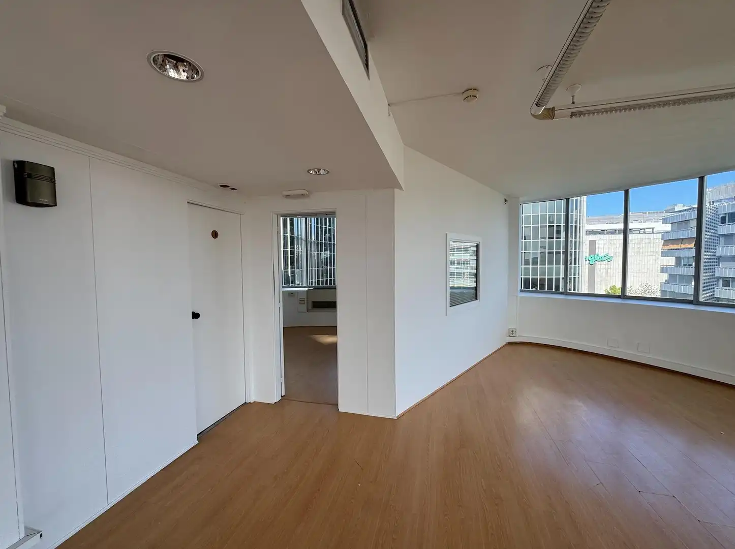 Oficina de alquiler en Les Corts
