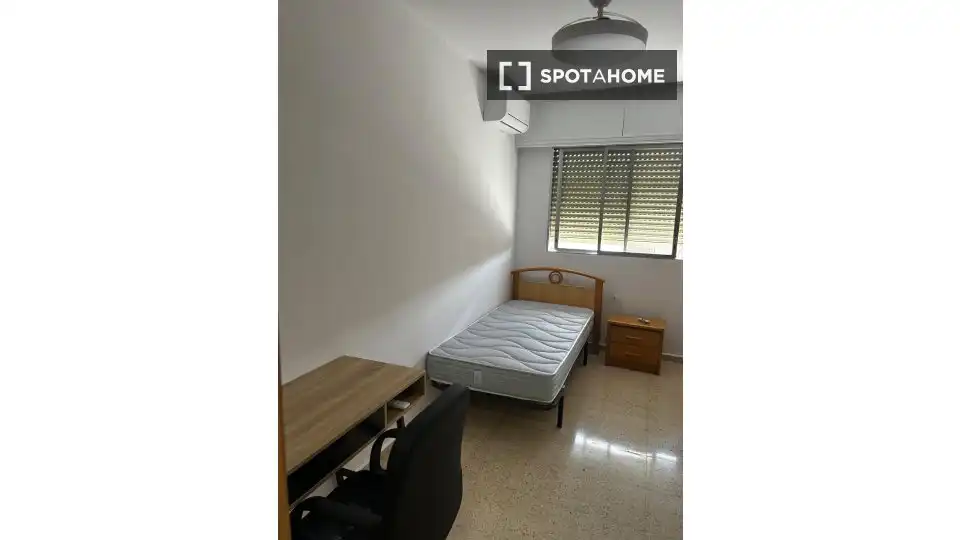 Habitación de Piso para compartir en Granada con Aire acondicionado, Calefacción y Amueblado
