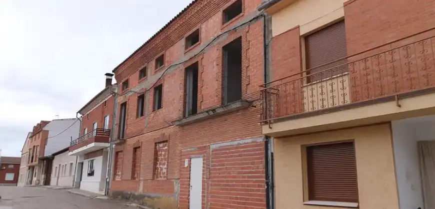 Gebäude zum Verkauf in Valverdes, 2, Portillo