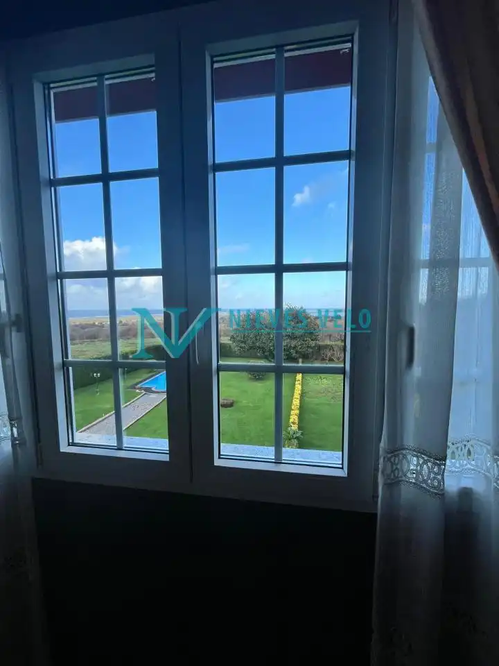Außenansicht von Haus oder Chalet zum Verkauf in Carballo mit Heizung, Privatgarten und Möbliert