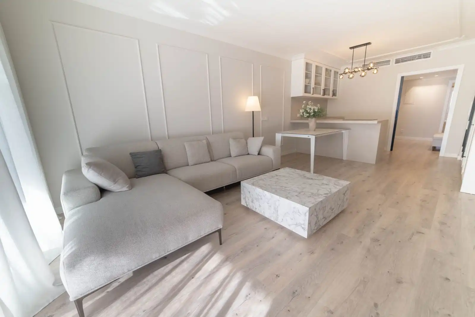 Sala de estar de Piso en venta en Marbella con Aire acondicionado, Terraza y Trastero