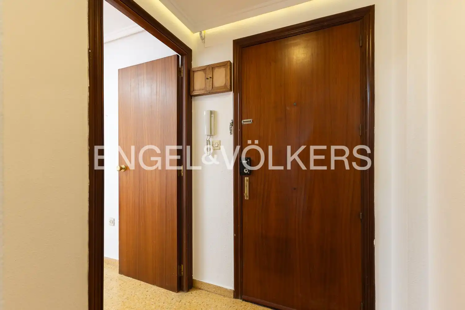 Wohnung zum Verkauf in Valencia mit Klimaanlage, Heizung und Balkon