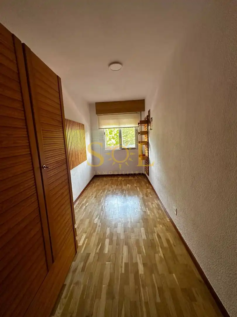 Schlafzimmer von Wohnung zum Verkauf in León Capital  mit Parkett, Terrasse und Möbliert