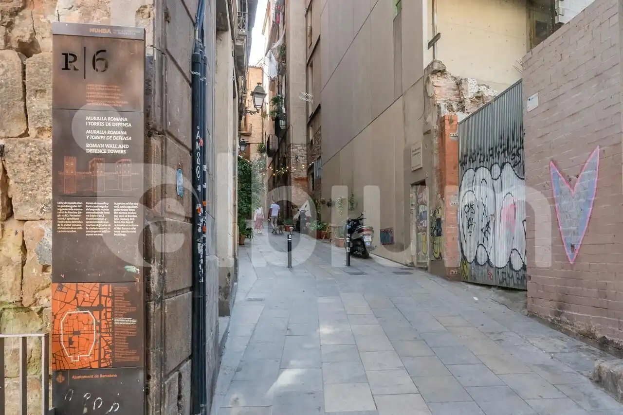 Vista exterior de Edifici en venda en Barcelona