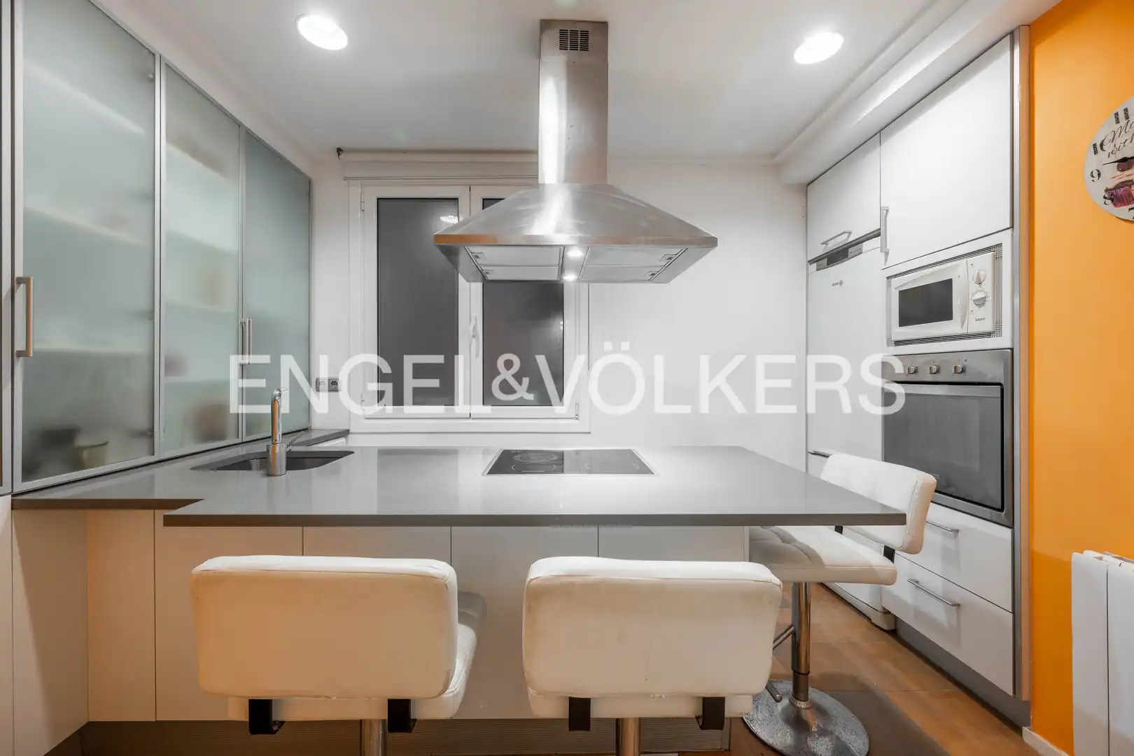 Kitchen of Flat for sale in Donostia - San Sebastián   with Heating and Balcony