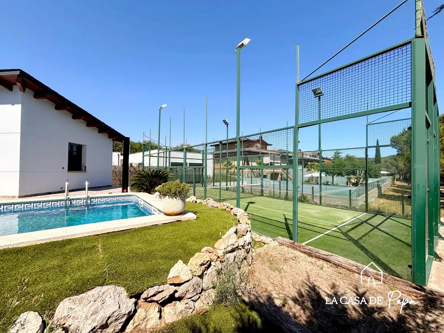 Schwimmbecken von Haus oder Chalet zum Verkauf in Begues mit Heizung und Schwimmbad