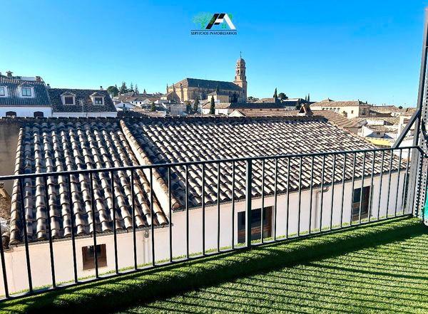 Foto 1 de Àtic de lloguer a Calle Angosta Compañía, Baeza, Jaén