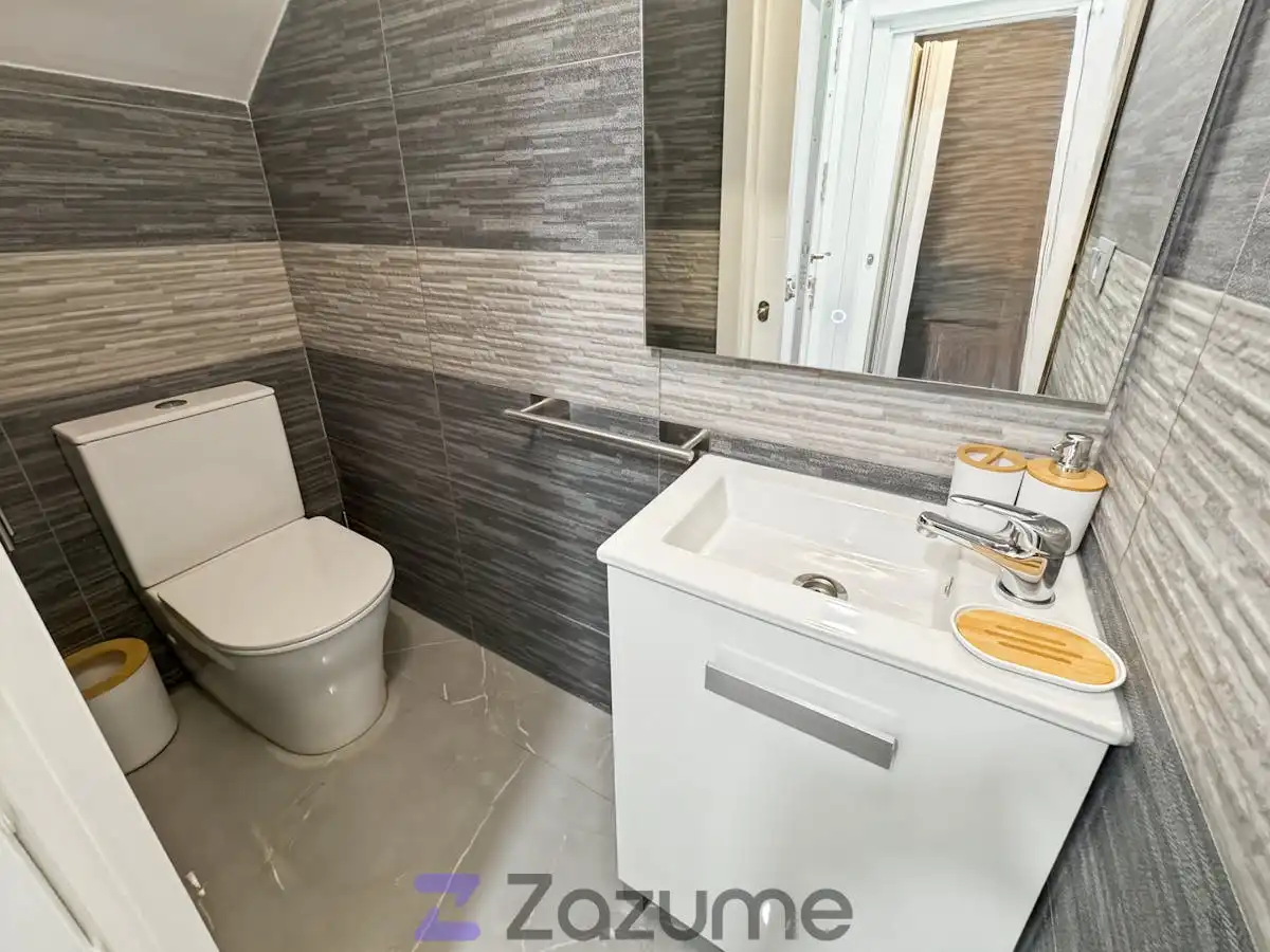 Bany de Apartament de lloguer en Alicante / Alacant amb Aire condicionat, Moblat i Forn