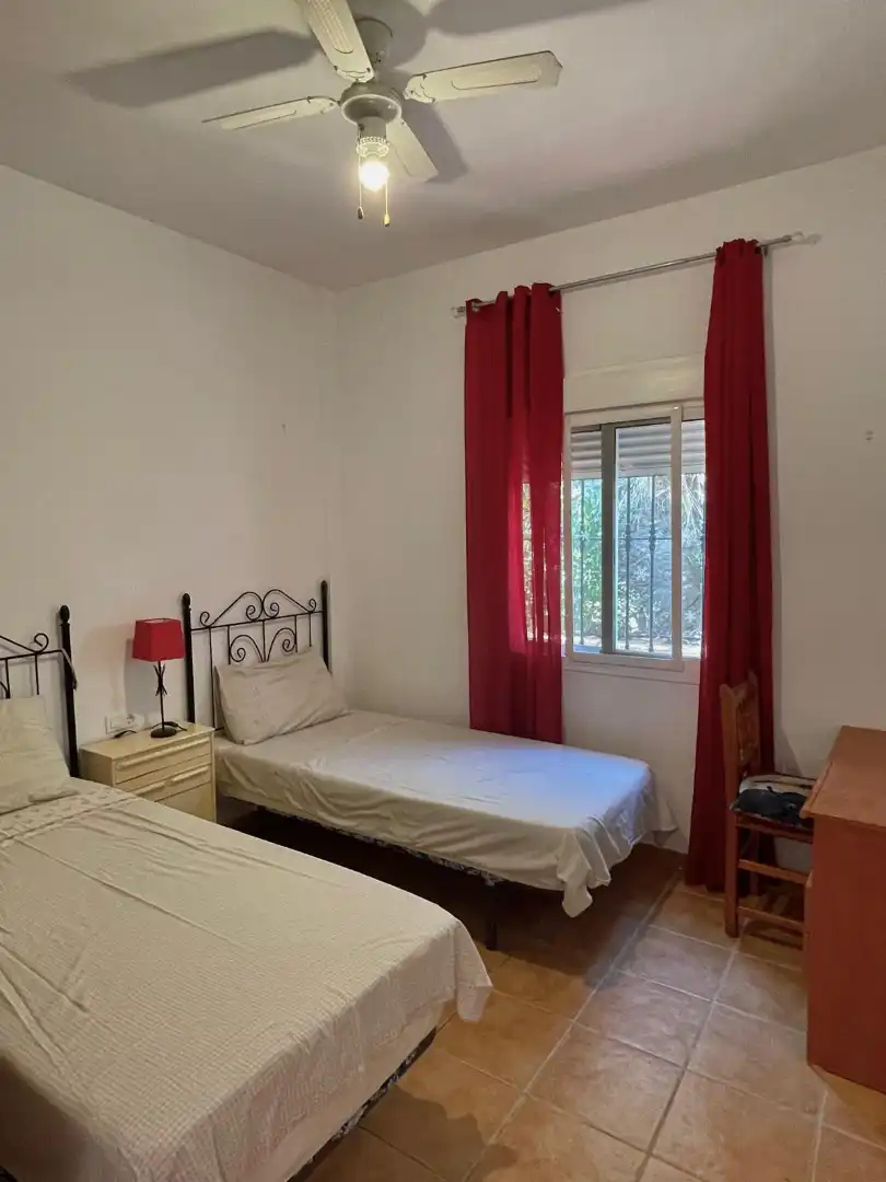 Dormitori de Casa o xalet en venda en Torrox amb Jardí privat, Piscina i Moblat