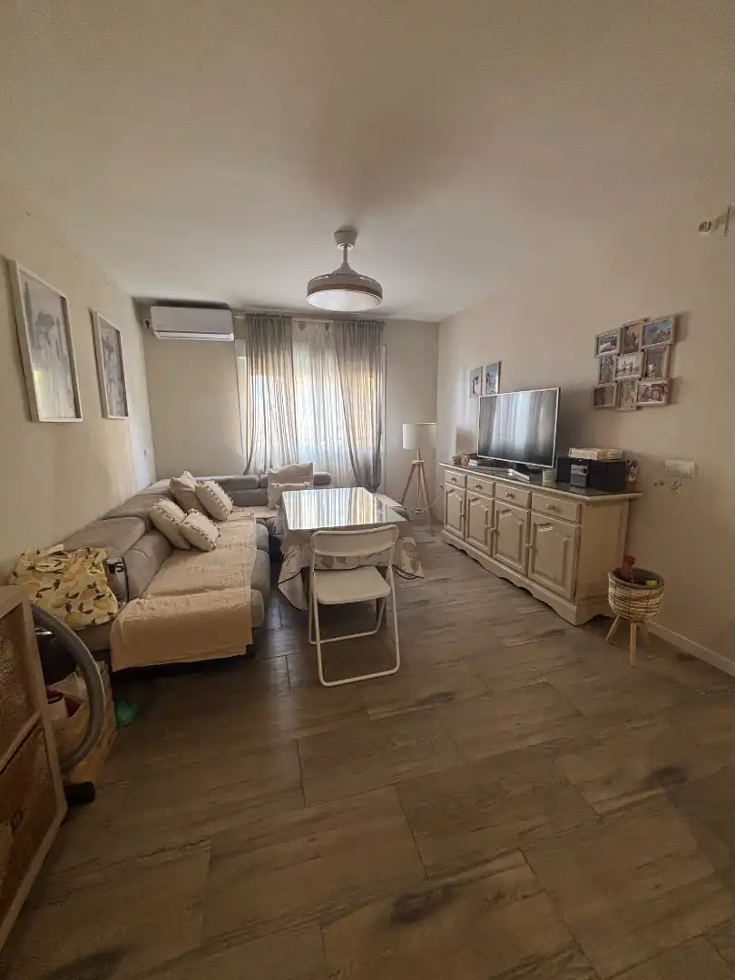 Sala de estar de Piso de alquiler en Bormujos con Aire acondicionado, Jardín privado y Trastero