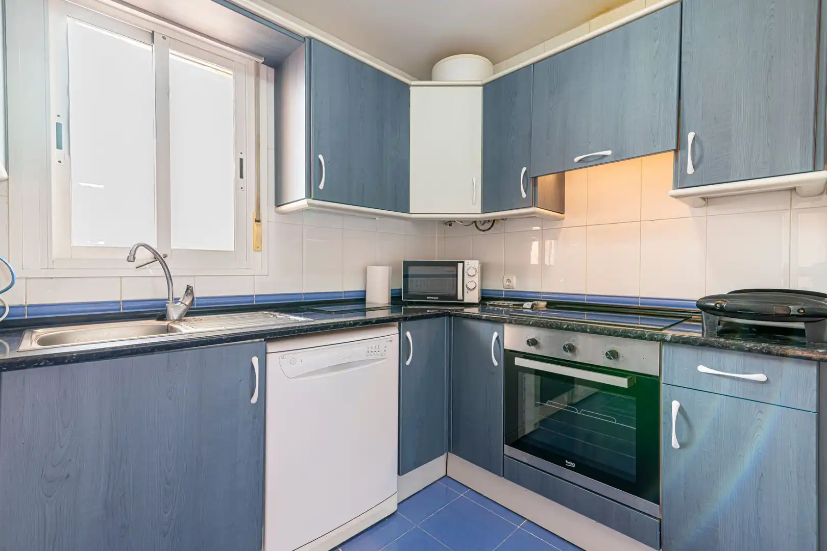 Cocina de Piso de alquiler en Arona con Terraza, Amueblado y Piscina comunitaria