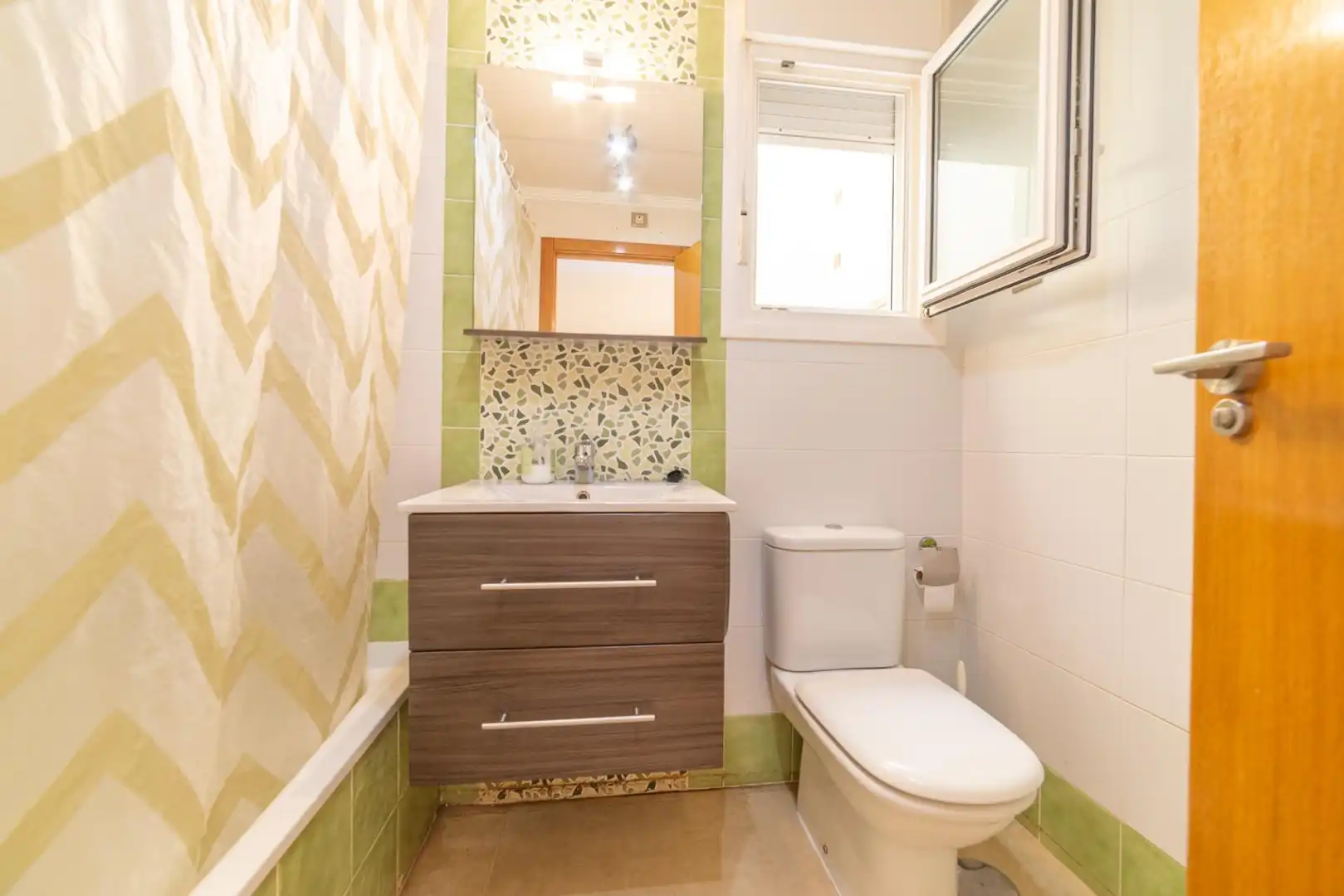 Baño de Apartamento en venta en San Pedro del Pinatar con Trastero, Amueblado y Alarma