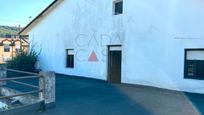 Vista exterior de Casa adosada en venda en Arnuero amb Jardí privat, Terrassa i Balcó