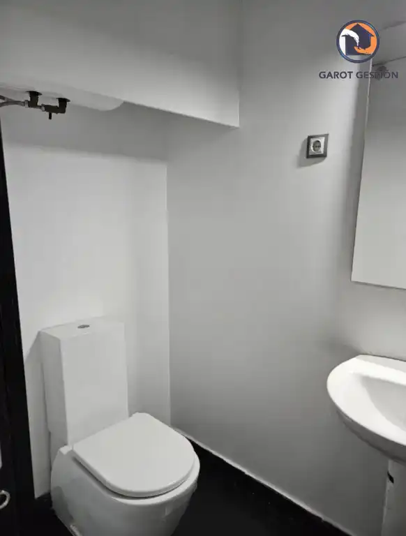Bany de Estudi en venda en Guadalajara amb Aire condicionat, Calefacció i TV