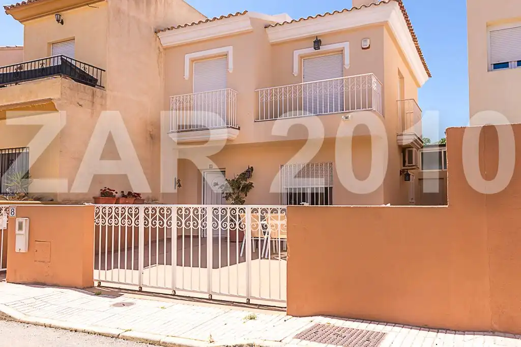 Vista exterior de Casa adosada en venda en Turre amb Aire condicionat i Terrassa