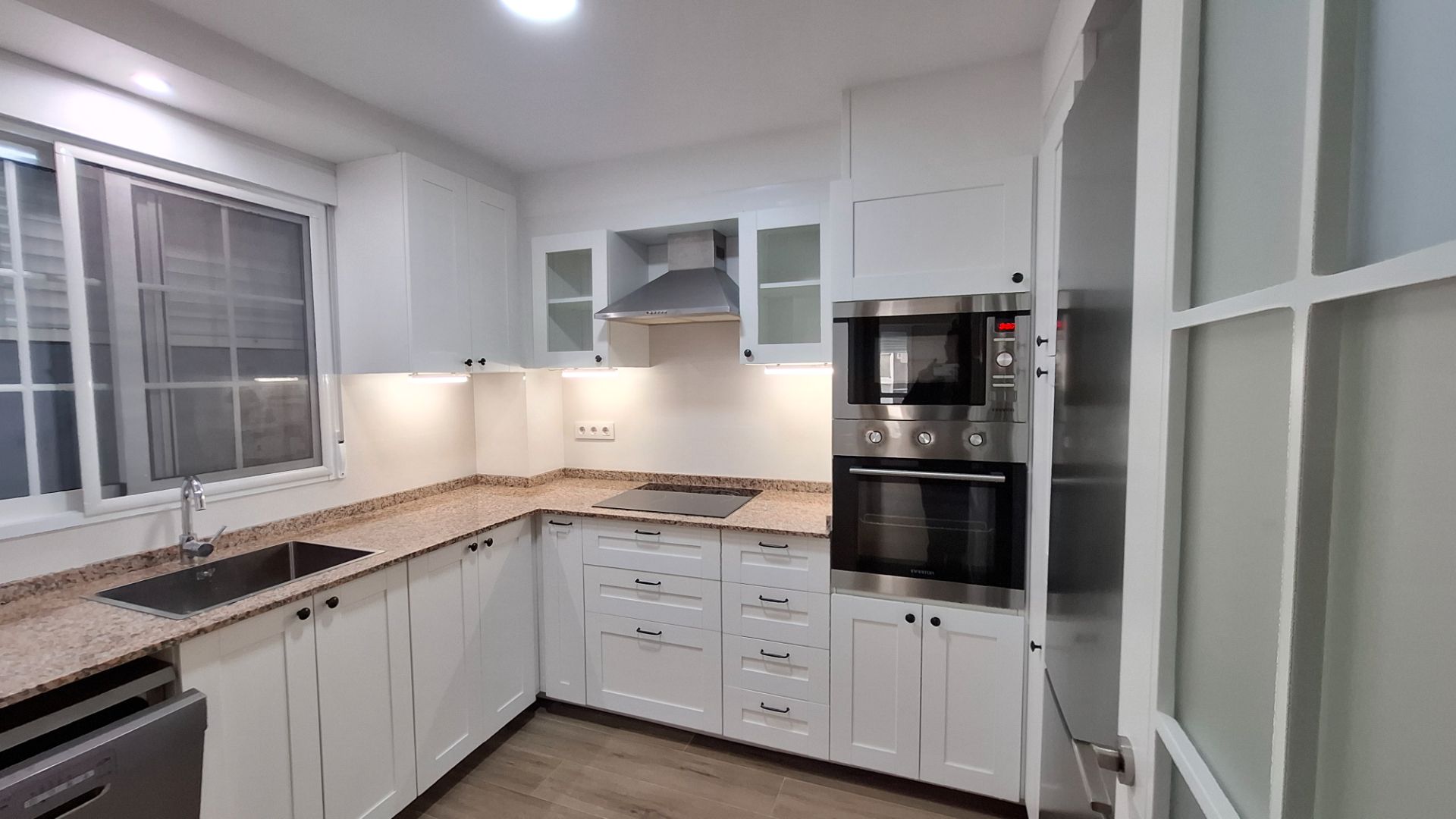 Kitchen of Flat to rent in Alzira  with Air Conditioner, Oven and Washing machine