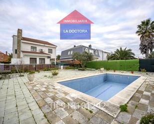 Swimming pool of House or chalet for sale in Casarrubios del Monte  with Air Conditioner, Heating and Private garden