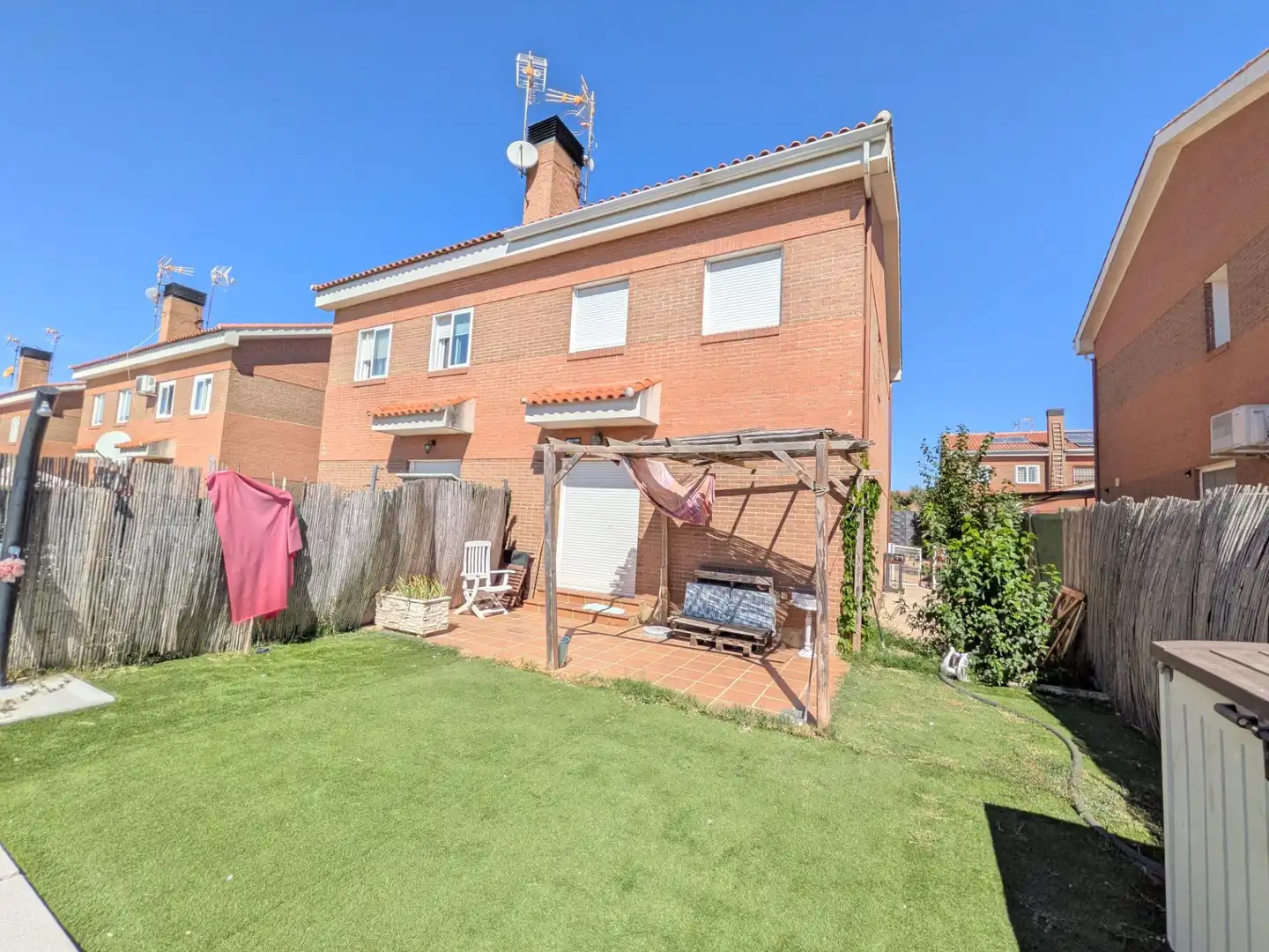 Semi-detached house with pool for sale in Pioz, imagen 3