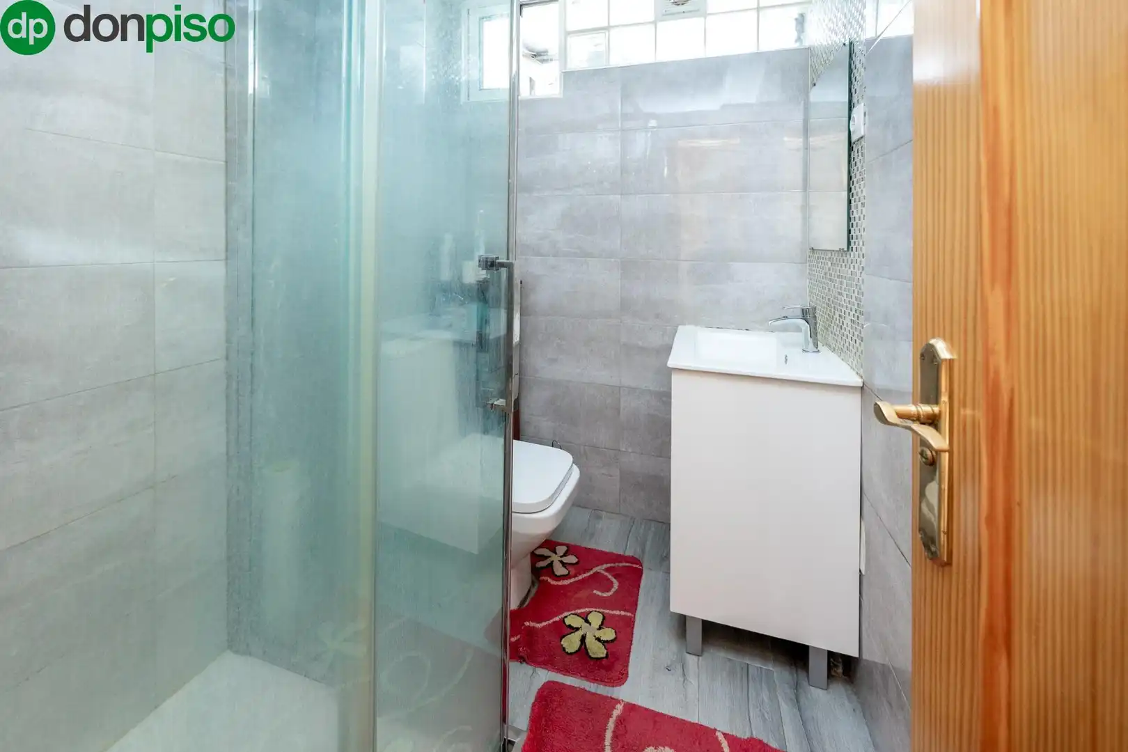 Baño de Piso en venta en Granada con Aire acondicionado, Terraza y Balcón