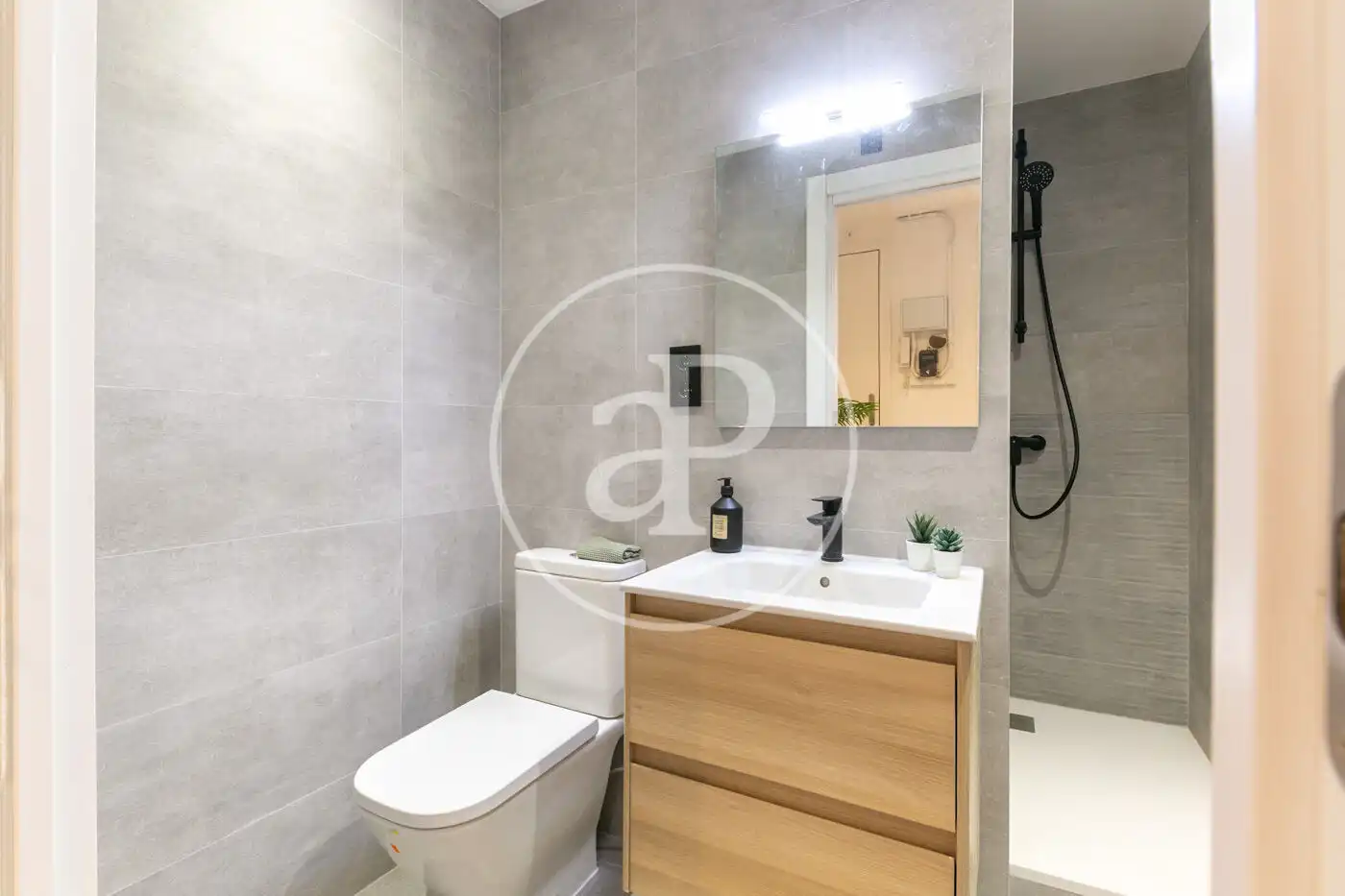Baño de Piso en venta en Barcelona con Aire acondicionado, Calefacción y Balcón