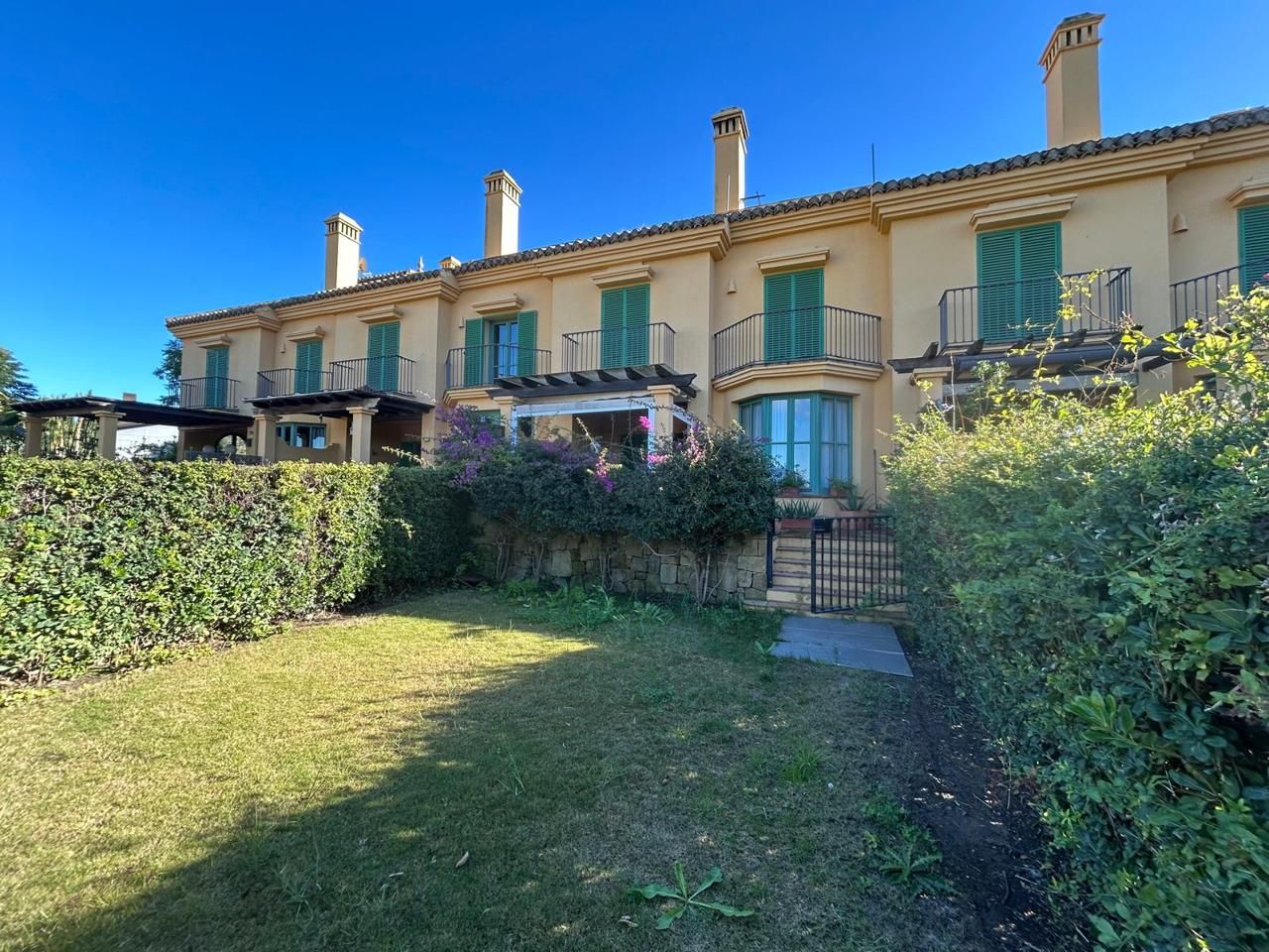 Vista exterior de Casa o chalet en venta en Sotogrande con Aire acondicionado, Jardín privado y Terraza