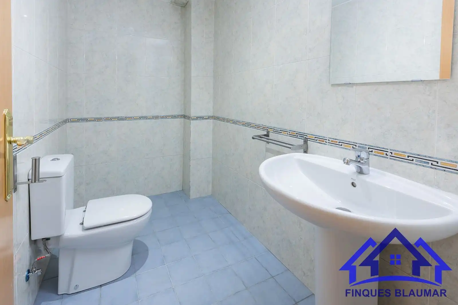 Badezimmer von Wohnung zum Verkauf in Arenys de Mar mit Heizung und Terrasse